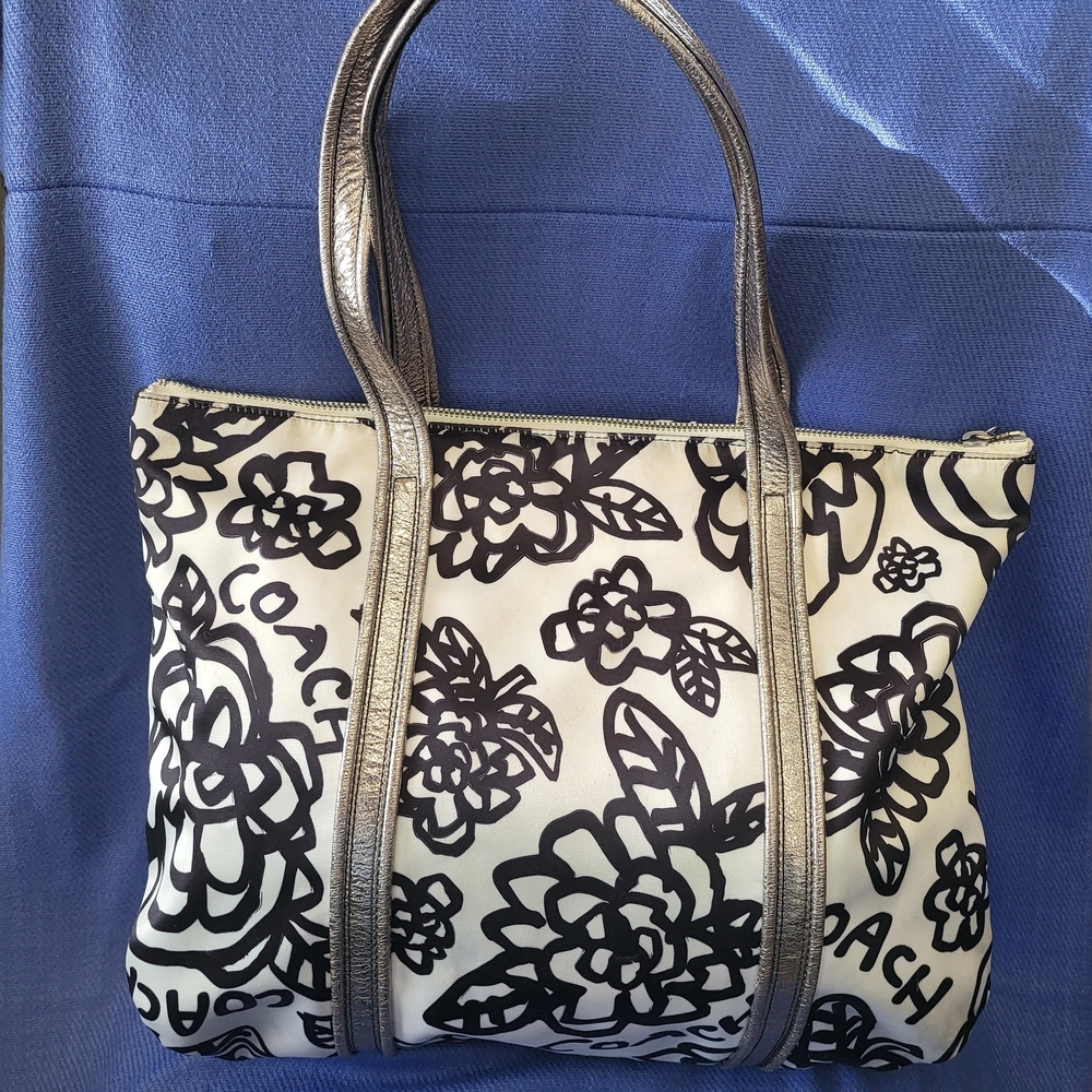 Coach Women's Graphic Tote Bag - Black and Cream - Picture 2 of 15